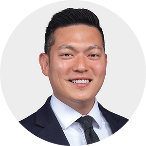 Dr. Chi Headshot